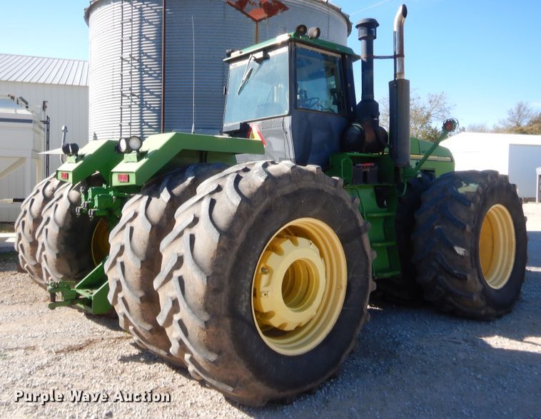 image for item HW9126 1996 John Deere 8870  4WD tractor