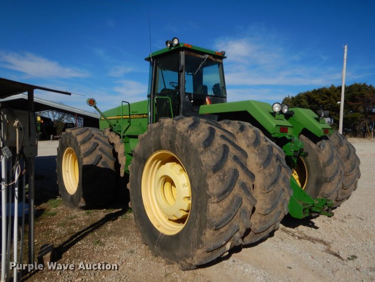 image for item HW9126 1996 John Deere 8870  4WD tractor