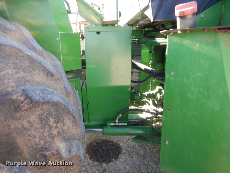 image for item HW9126 1996 John Deere 8870  4WD tractor