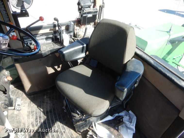 image for item HW9126 1996 John Deere 8870  4WD tractor