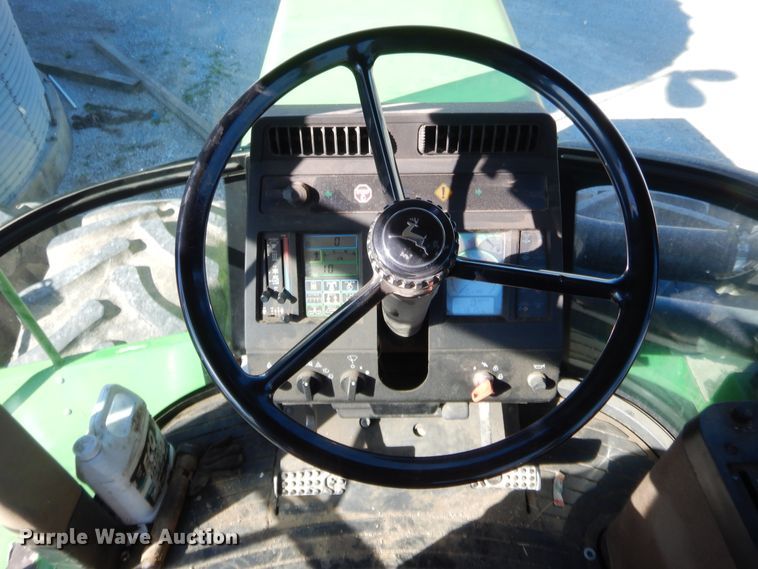 image for item HW9126 1996 John Deere 8870  4WD tractor