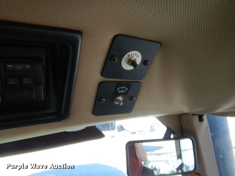 image for item HW9126 1996 John Deere 8870  4WD tractor