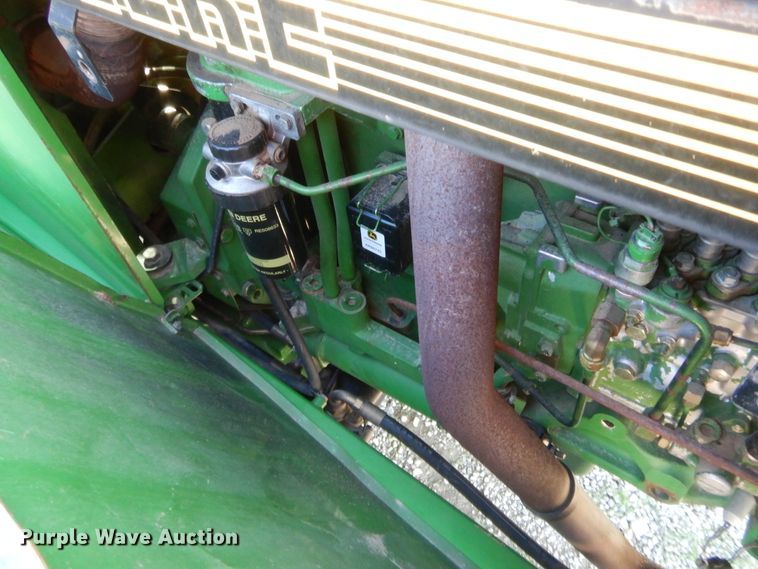 image for item HW9126 1996 John Deere 8870  4WD tractor