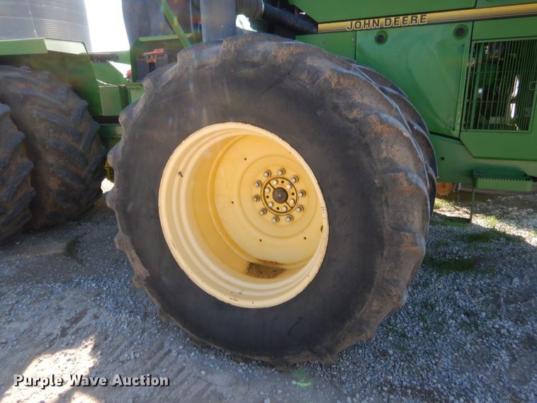 image for item HW9126 1996 John Deere 8870  4WD tractor
