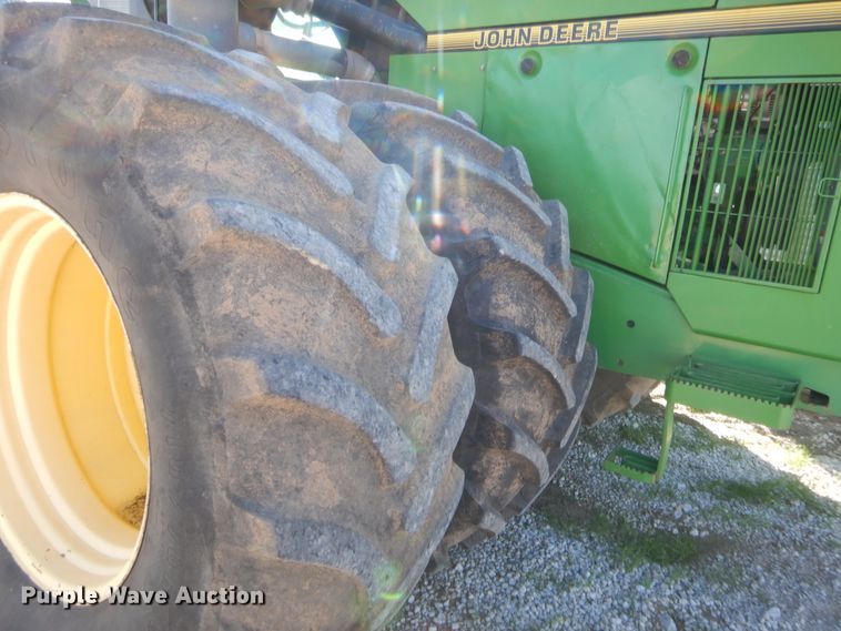 image for item HW9126 1996 John Deere 8870  4WD tractor