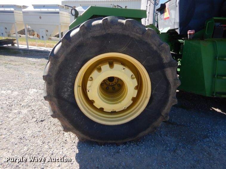 image for item HW9126 1996 John Deere 8870  4WD tractor