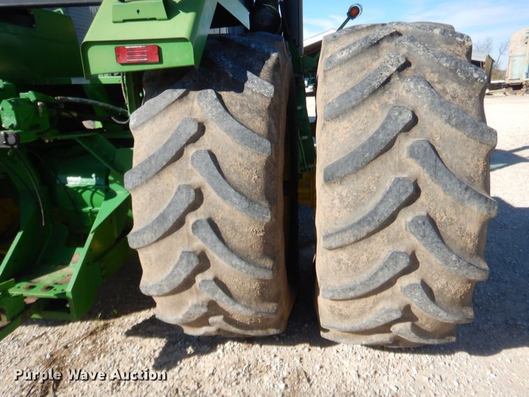 image for item HW9126 1996 John Deere 8870  4WD tractor