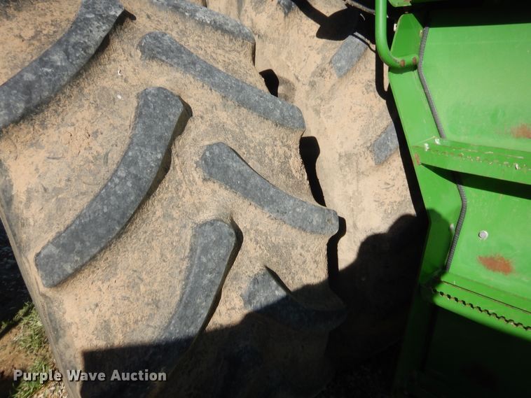 image for item HW9126 1996 John Deere 8870  4WD tractor