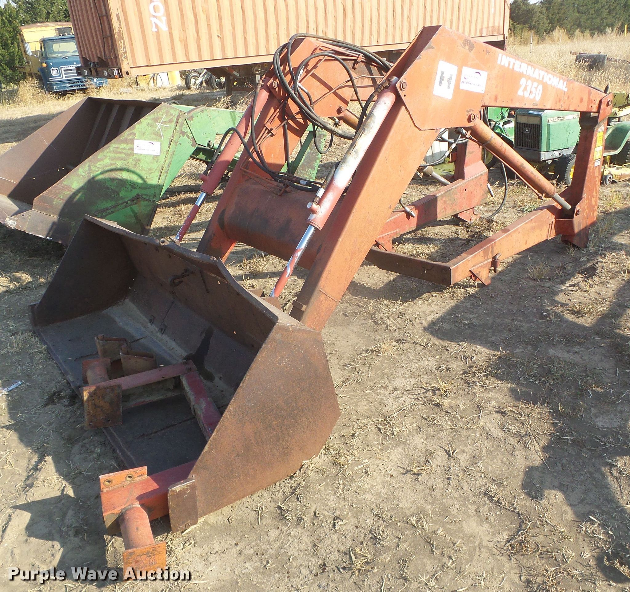 International 2350 loader in Sublette, KS | Item DG8365 sold | Purple Wave