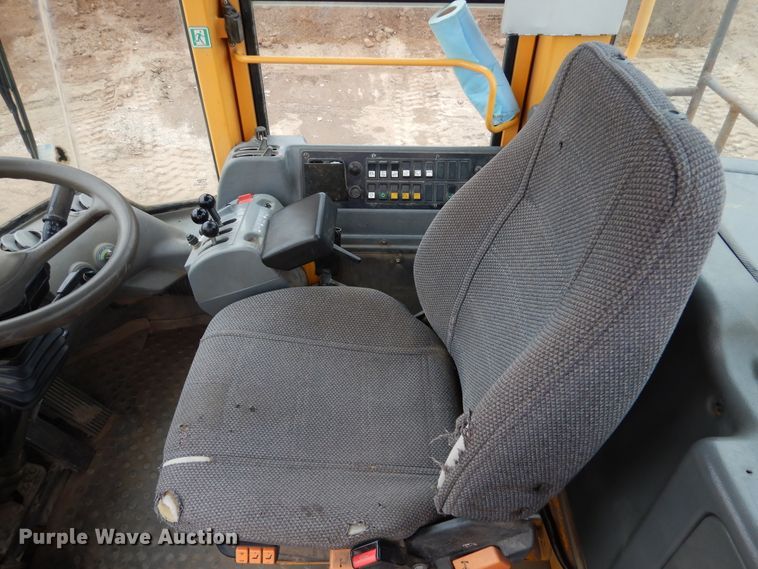 image for item AF9932 2003 Volvo L120E  wheel loader