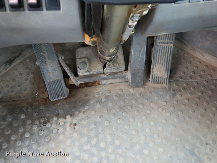 image for item AF9932 2003 Volvo L120E  wheel loader