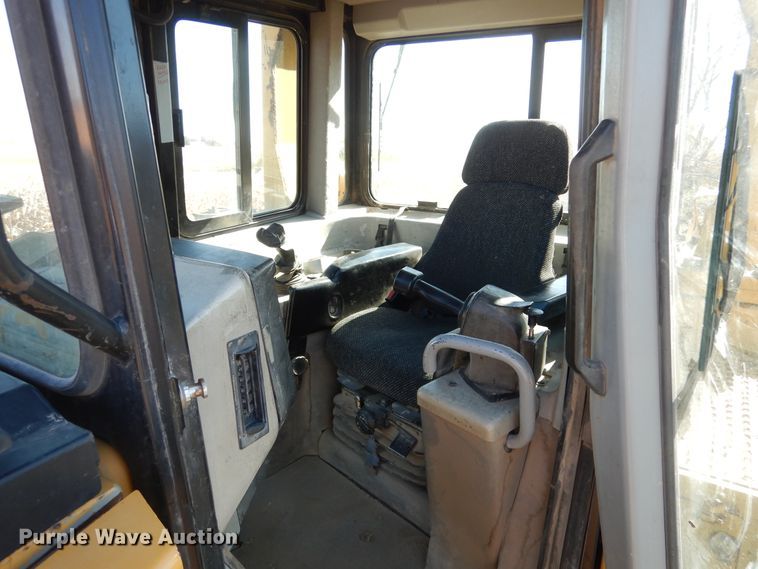 image for item AF9933 2004 Caterpillar D6R XW  Series II crawler dozer