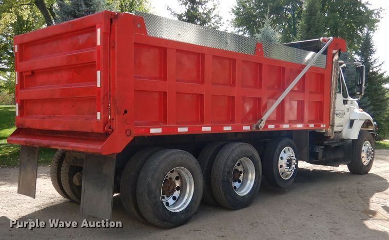 image for item AF9979 2006 International 7500  dump truck