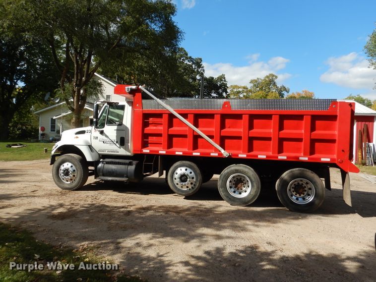 image for item AF9979 2006 International 7500  dump truck