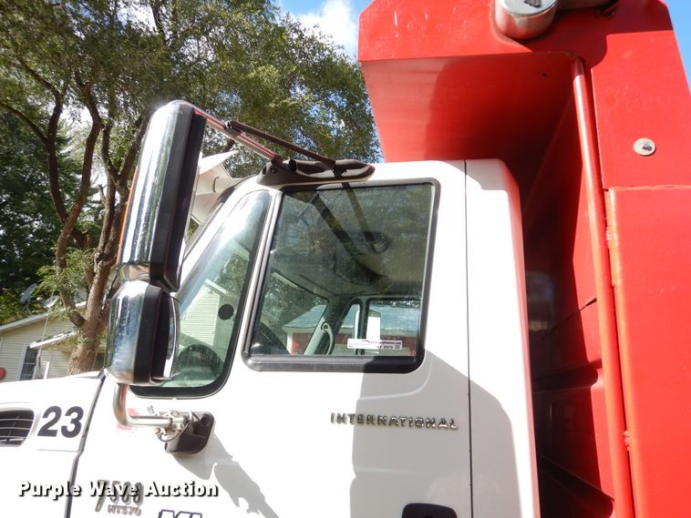 image for item AF9979 2006 International 7500  dump truck
