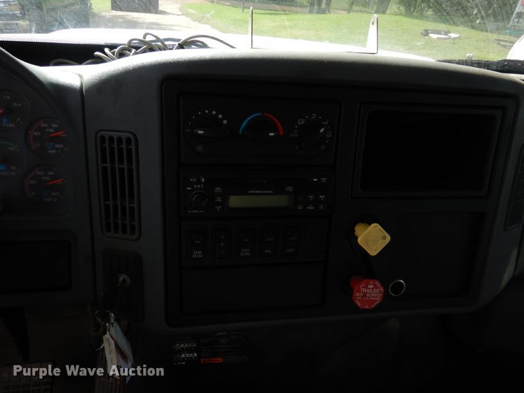 image for item AF9979 2006 International 7500  dump truck