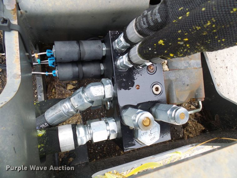 image for item DC2915 Bobcat SB200 skid steer snow blower