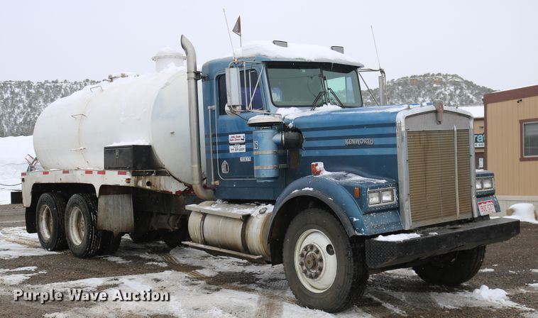 image for item DD6155 1984 Kenworth W900  vacuum truck