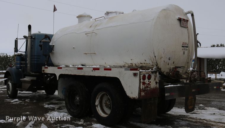 image for item DD6155 1984 Kenworth W900  vacuum truck