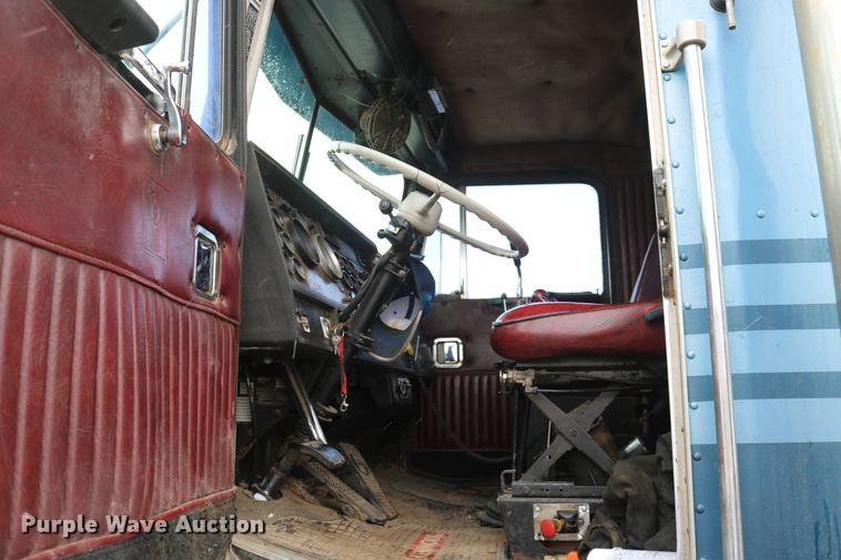 image for item DD6155 1984 Kenworth W900  vacuum truck