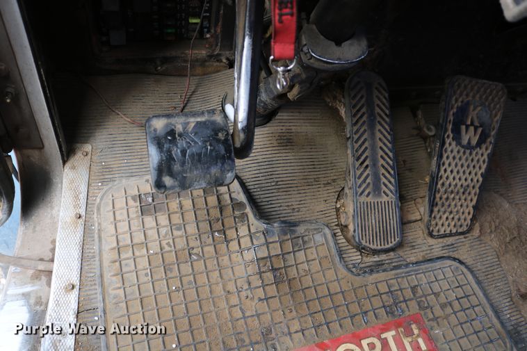 image for item DD6155 1984 Kenworth W900  vacuum truck