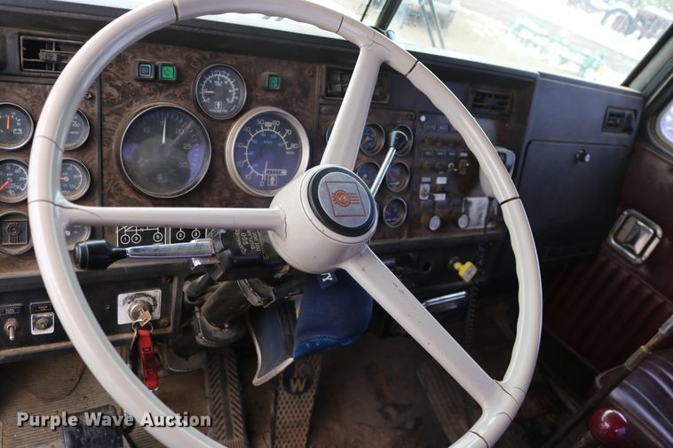 image for item DD6155 1984 Kenworth W900  vacuum truck