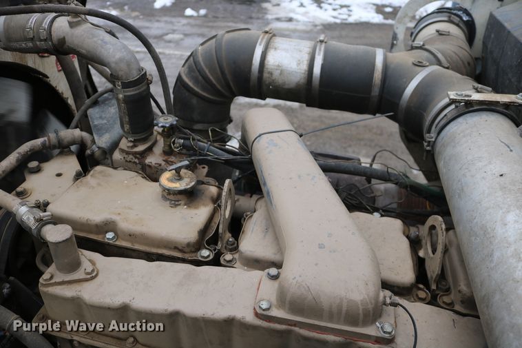 image for item DD6155 1984 Kenworth W900  vacuum truck