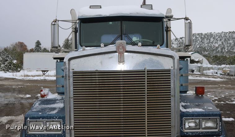 image for item DD6155 1984 Kenworth W900  vacuum truck