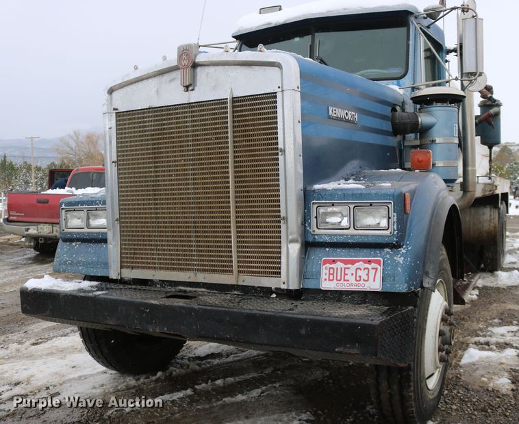 image for item DD6155 1984 Kenworth W900  vacuum truck