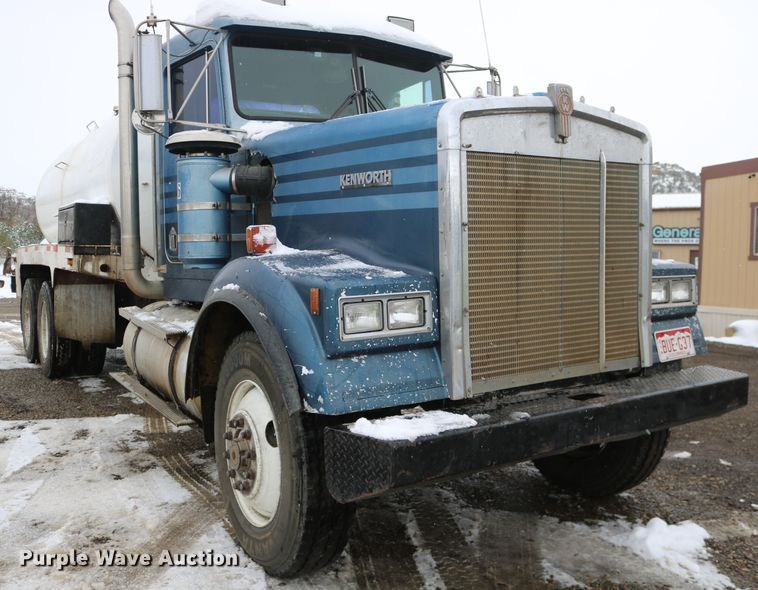 image for item DD6155 1984 Kenworth W900  vacuum truck