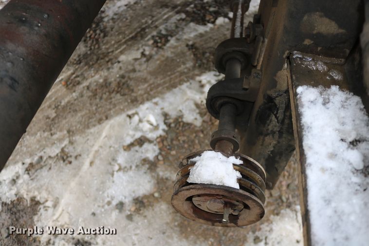 image for item DD6155 1984 Kenworth W900  vacuum truck