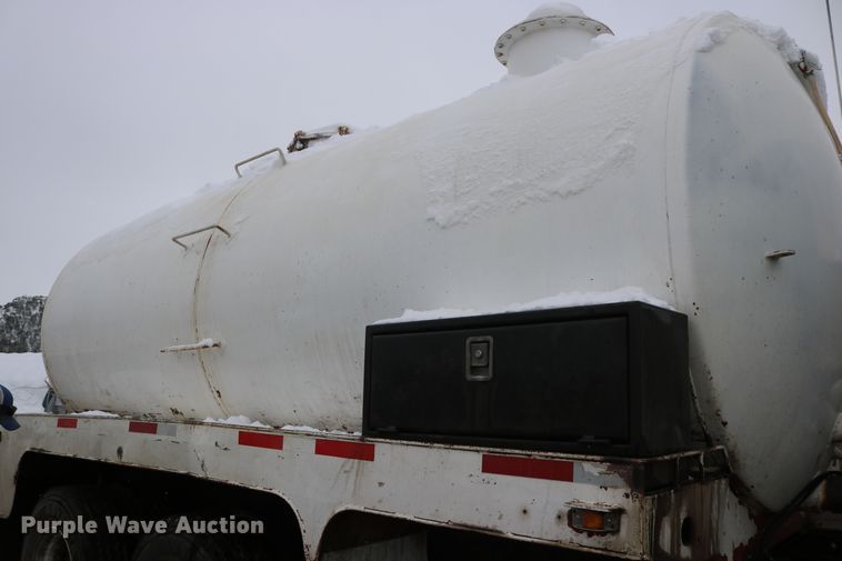 image for item DD6155 1984 Kenworth W900  vacuum truck