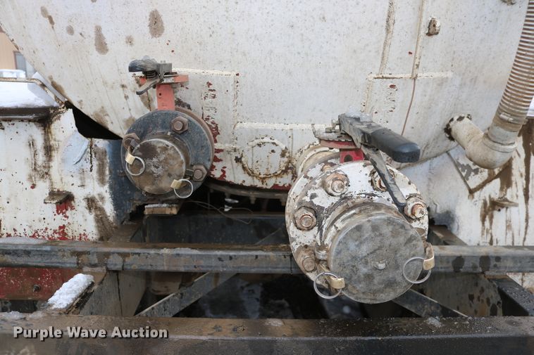 image for item DD6155 1984 Kenworth W900  vacuum truck