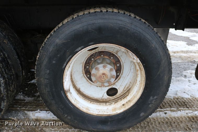 image for item DD6155 1984 Kenworth W900  vacuum truck