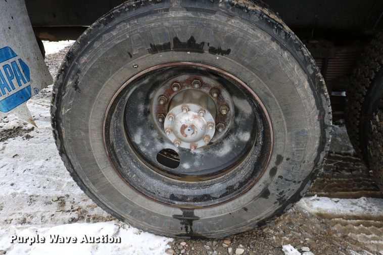 image for item DD6155 1984 Kenworth W900  vacuum truck