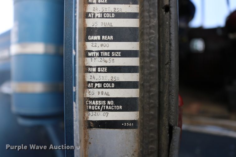 image for item DD6155 1984 Kenworth W900  vacuum truck