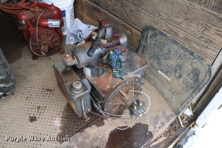 image for item DD6155 1984 Kenworth W900  vacuum truck