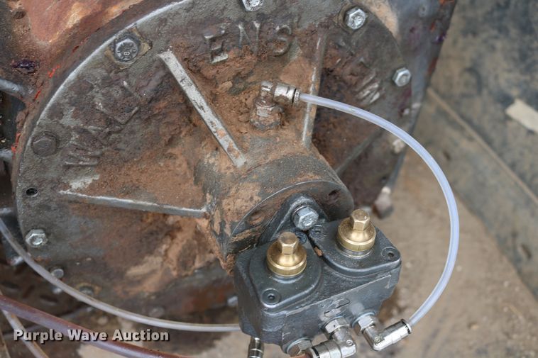 image for item DD6155 1984 Kenworth W900  vacuum truck