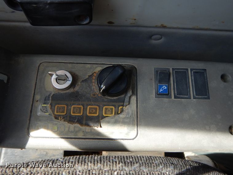 image for item DH3253 2006 Hyundai Robex 210LC-7  excavator