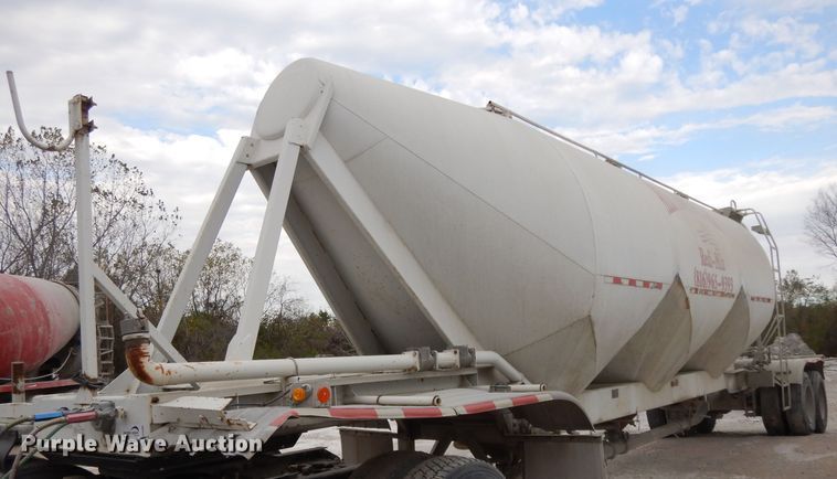 image for item DH3265 1985 Fruehauf HEB-F2-J1200 pneumatic dry bulk trailer