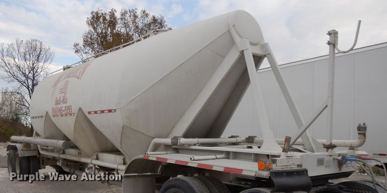 image for item DH3265 1985 Fruehauf HEB-F2-J1200 pneumatic dry bulk trailer