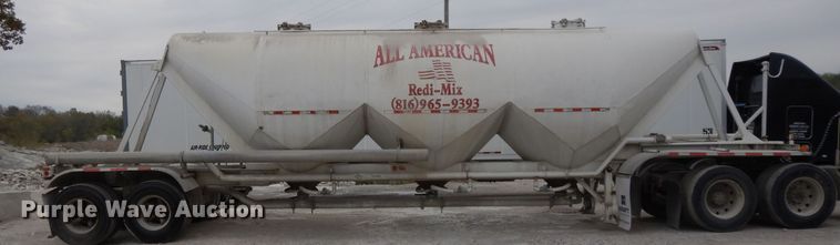 image for item DH3265 1985 Fruehauf HEB-F2-J1200 pneumatic dry bulk trailer