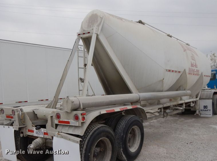 image for item DH3265 1985 Fruehauf HEB-F2-J1200 pneumatic dry bulk trailer