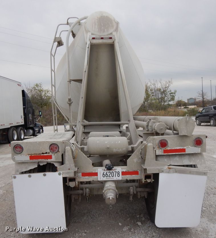 image for item DH3265 1985 Fruehauf HEB-F2-J1200 pneumatic dry bulk trailer