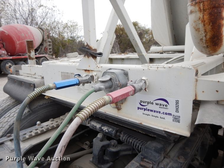 image for item DH3265 1985 Fruehauf HEB-F2-J1200 pneumatic dry bulk trailer