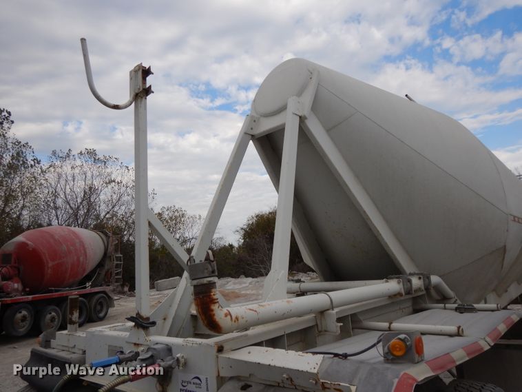 image for item DH3265 1985 Fruehauf HEB-F2-J1200 pneumatic dry bulk trailer