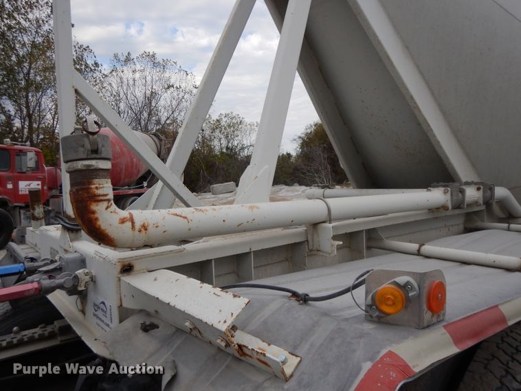 image for item DH3265 1985 Fruehauf HEB-F2-J1200 pneumatic dry bulk trailer