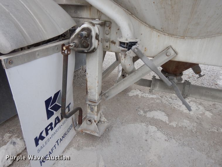 image for item DH3265 1985 Fruehauf HEB-F2-J1200 pneumatic dry bulk trailer