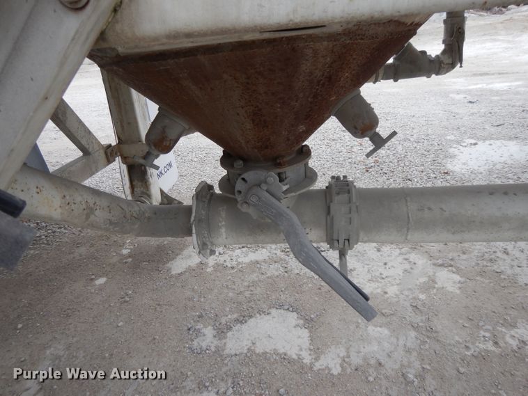 image for item DH3265 1985 Fruehauf HEB-F2-J1200 pneumatic dry bulk trailer