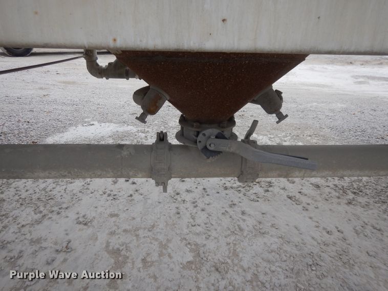 image for item DH3265 1985 Fruehauf HEB-F2-J1200 pneumatic dry bulk trailer